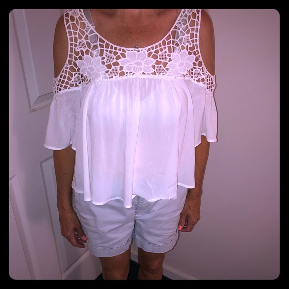 Francesca's Collections Tops - NWT Francesca’s Crochet Crop Open Shoulder Top